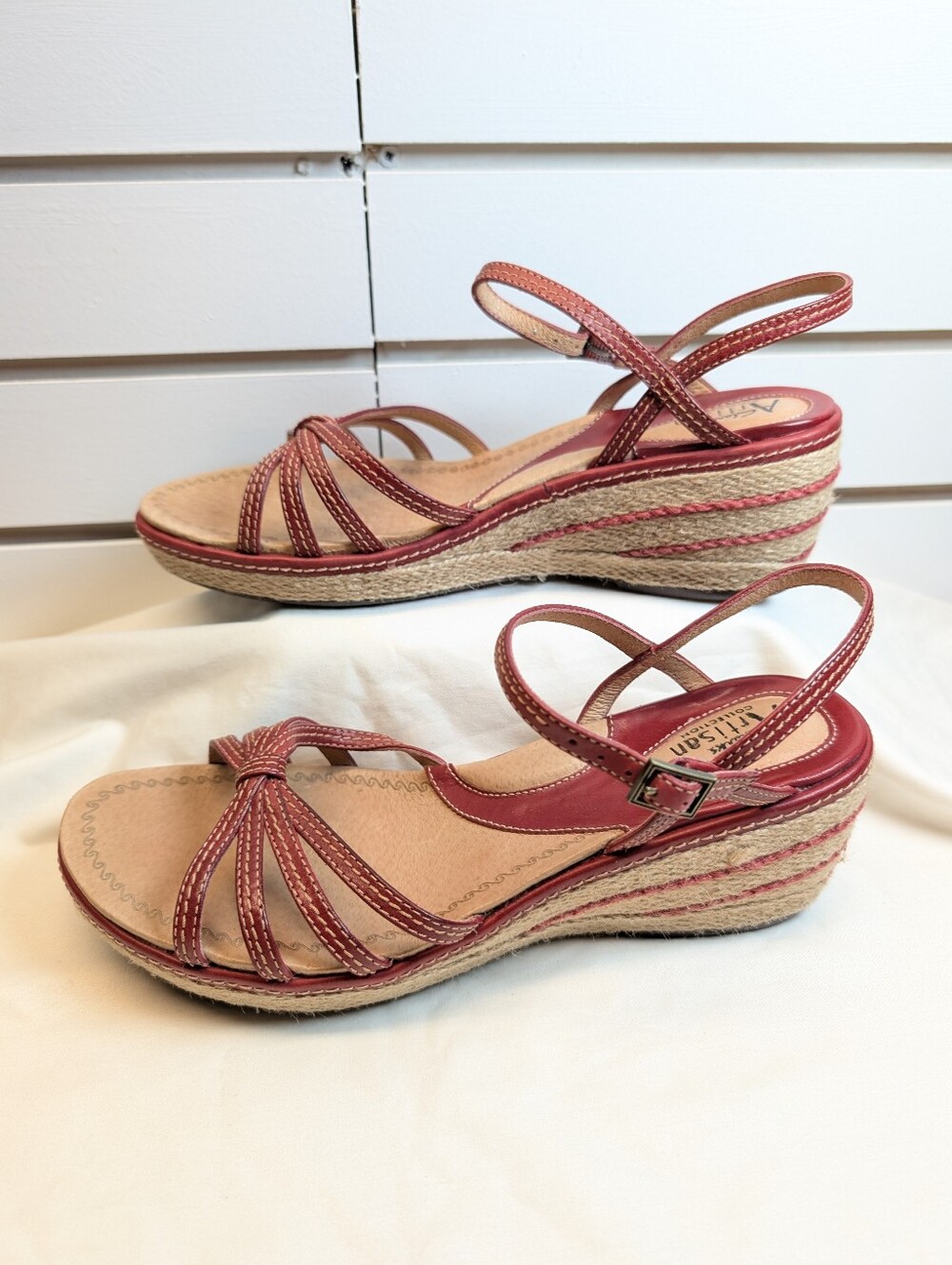 Clark's Artisan collection Strappy Wedge Sandals Dark Red Espadrille 9M NWOB - Picture 2 of 7